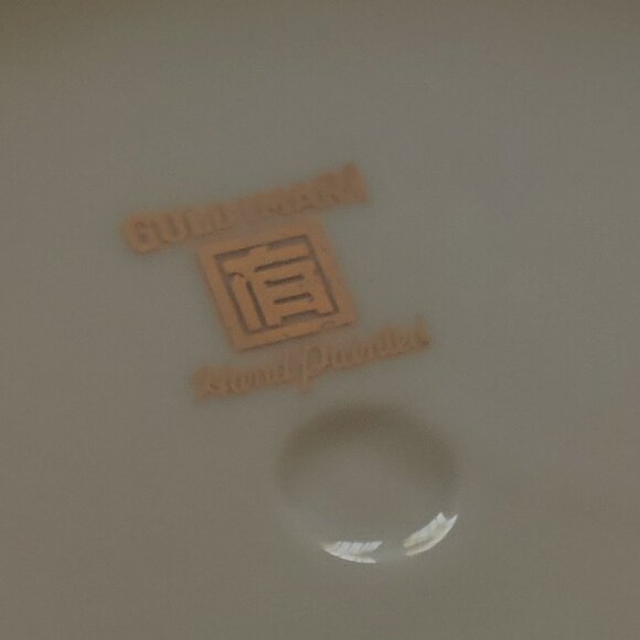 Imari Urn Finely Detailed Florals outlined in Gold with Rich Reds,Yellow & Green - Picture 9 of 9